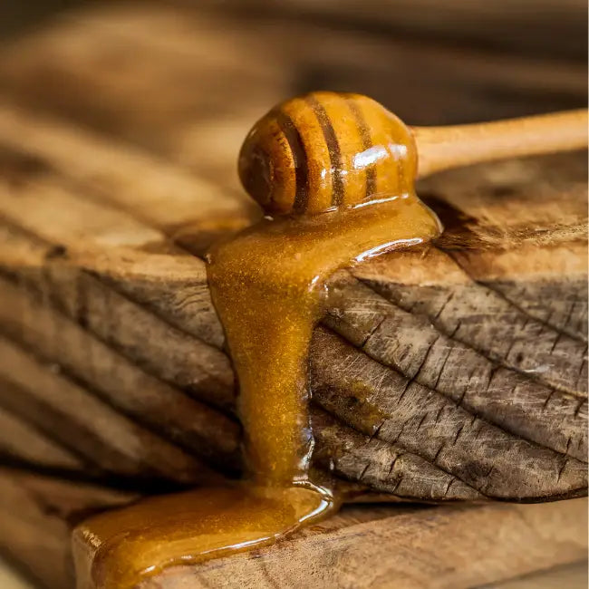 manuka honey on wooden honey wand